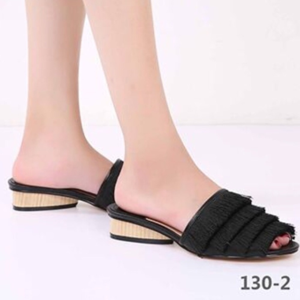 BLACK FRINGE OPEN TOED SANDAL WITH HEEL